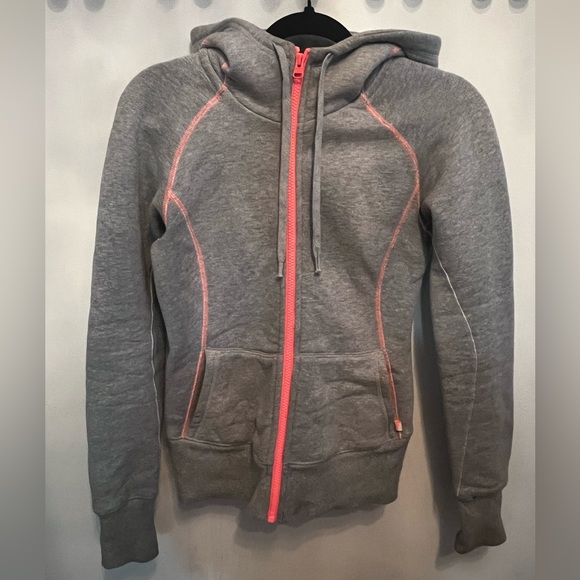 Heather grey with neon pink accent full zip-up hoodie | S | TNA | Aritzia - Picture 3 of 5